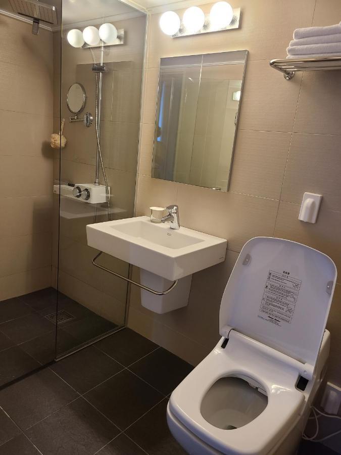Jinwoo Prestige Hotel Geoje Bagian luar foto